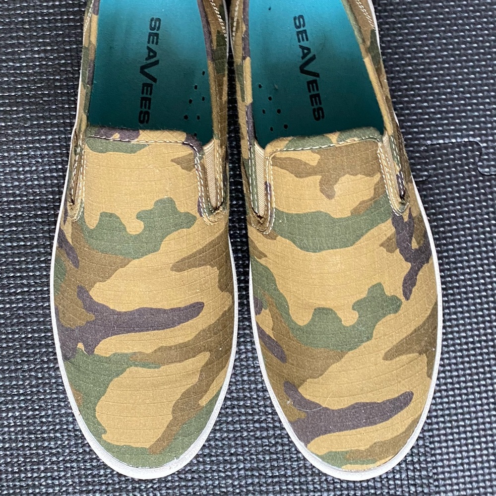 Men’s slip on sneakers